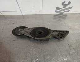 Ролик руч.ремня с кронштейном для VW Golf 4 Bora 97-05  запчасти бу