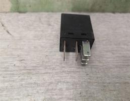 Реле для VW Polo Classic 95-02  запчасти бу