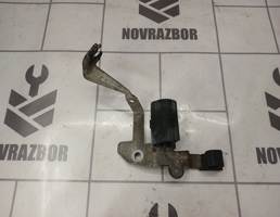 Кронштейн (сопут. товар) для Faw Besturn B50 2009-2016  запчасти бу