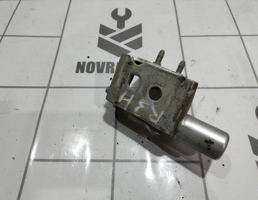 Петля двери задней правой нижняя для Renault Clio 3  2005-2012  запчасти бу