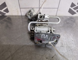 Петля двери передней левой нижняя для VW Passat B5 96-00  запчасти бу