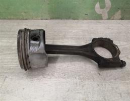 Поршень с шатуном для VW Polo Classic 95-02  запчасти бу