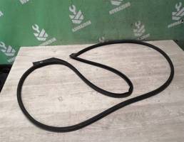 Уплотнитель двери для Hyundai i30 12-17  запчасти бу