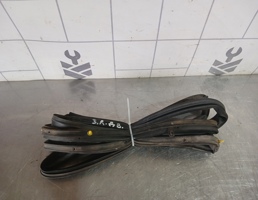 Уплотнитель двери для Kia RIO 1 2000-2004  запчасти бу