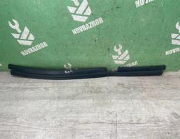 Уплотнитель капота для BMW X3 F25 2010-2017  запчасти бу