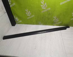 Молдинг передней правой двери для Audi 100 200 (44) 83-91  запчасти бу