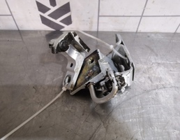 Петля двери передней правой нижняя для VW Passat B5 96-00  запчасти бу