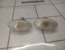 Повторитель на крыло белый для Suzuki SX4 2006-2013  запчасти бу