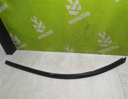 Уплотнитель стекла двери для Hyundai i30 12-17  запчасти бу