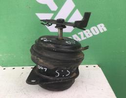 Опора двигателя задняя для VW Polo 99-01  запчасти бу
