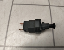 Датчик включения стопсигнала для Daewoo Nexia 95-16  запчасти бу