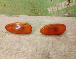 Повторитель на крыло желтый для Mitsubishi Space Wagon (N3,N4) 1991-2000  запчасти бу