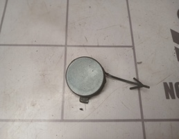 Заглушка буксировочного крюка для Skoda Yeti 2009-2018  запчасти бу