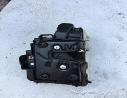 Замок двери задней левой для VW Polo 99-01  запчасти бу