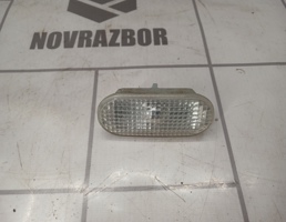 Повторитель на крыло для VW Passat B5 96-00  запчасти бу