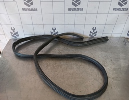 Уплотнитель двери для Renault Logan 2005-2014  запчасти бу