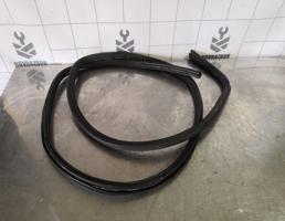 Уплотнитель двери для VW Golf 3 Vento 91-97  запчасти бу