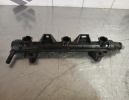 Рейка топливная (рампа) для Skoda Fabia 2007-2015  запчасти бу