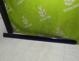 Молдинг передней правой двери для Peugeot 206 98-12  запчасти бу