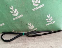 Уплотнитель стекла двери для Peugeot 206 98-12  запчасти бу