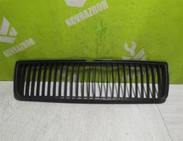 Решетка в бампер центральная для Skoda Octavia A4 1U 2000-2011  запчасти бу