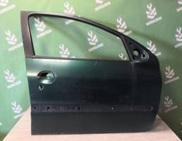Дверь передняя правая для Peugeot 206 98-12  запчасти бу