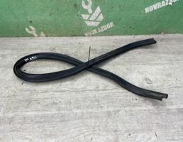 Уплотнитель для VW Golf 4 Bora 97-05  запчасти бу