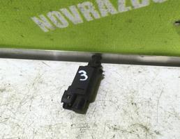 Датчик включения стопсигнала для VW Passat  B3  1988-1993  запчасти бу