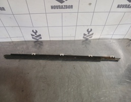 Молдинг стекла для Mazda 323 BA 94-98  запчасти бу