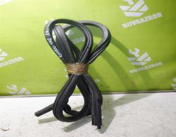 Уплотнитель двери для Renault Kangoo 97-03  запчасти бу