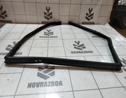 Уплотнитель стекла двери для Volvo 440 1992-1994  запчасти бу