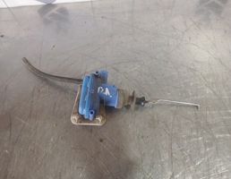 Активатор замка двери для Audi 80  90  B3  86-91  запчасти бу