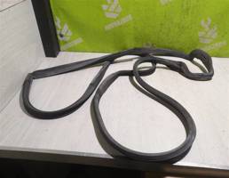 Уплотнитель двери для BMW 5-серия E28 81-87  запчасти бу