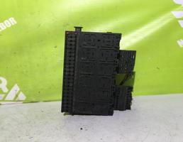 Блок предохранителей для VW Passat  B3  1988-1993  запчасти бу