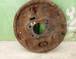 Щит опорный задний правый для Mitsubishi Space Wagon (N3,N4) 1991-2000  запчасти бу