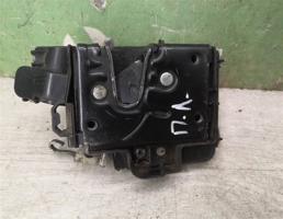 Замок двери передней левой для VW Polo Classic 95-02  запчасти бу
