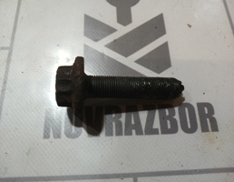 Болт для Skoda Yeti 2009-2018  запчасти бу