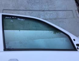 Стекло двери передней правой для VW Polo 99-01  запчасти бу