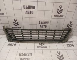Решетка в бампер центральная для Renault Logan 2 14-18  запчасти бу