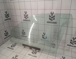 Стекло двери передней левой для VW Passat  B3  1988-1993  запчасти бу