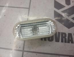 Повторитель на крыло левый белый для Ford Focus 2 05-08  запчасти бу