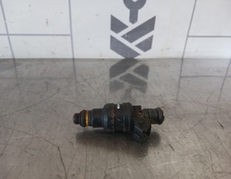Форсунка инжекторная для Audi A6 (C4) 1994-1997  запчасти бу