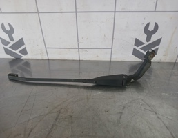 Поводок стеклоочистителя заднего для Kia RIO 1 2000-2004  запчасти бу