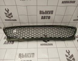 Решетка в бампер центральная для Renault Logan 2005-2014  запчасти бу