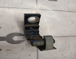 Петля двери задней левой верхняя для VW Passat B5 96-00  запчасти бу