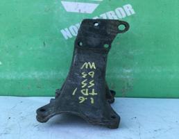 Кронштейн двигателя правый для VW Passat  B3  1988-1993  запчасти бу