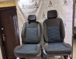 Сиденья комплект для Renault Clio 3  2005-2012  запчасти бу