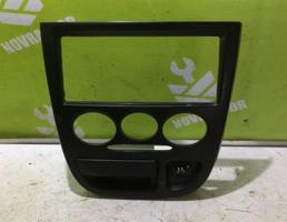 Рамка магнитолы для Kia RIO 1 2000-2004  запчасти бу