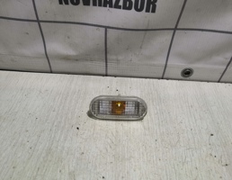 Повторитель на крыло белый для VW Golf 4 Bora 97-05  запчасти бу