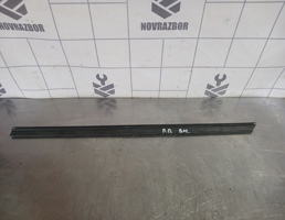 Накладка стекла переднего правого для Kia RIO 1 2000-2004  запчасти бу